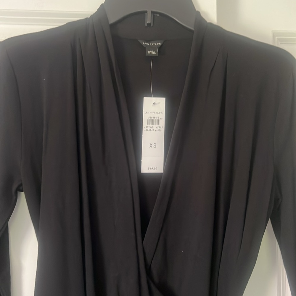 ANN TAYLOR SIZE EXTRA SMALL BLACK WRAP LONG SLEEVES TOP SHIRT NWT NEW